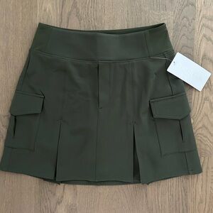 NEW Athleta Cargo Skort/Skirt - Size 2
